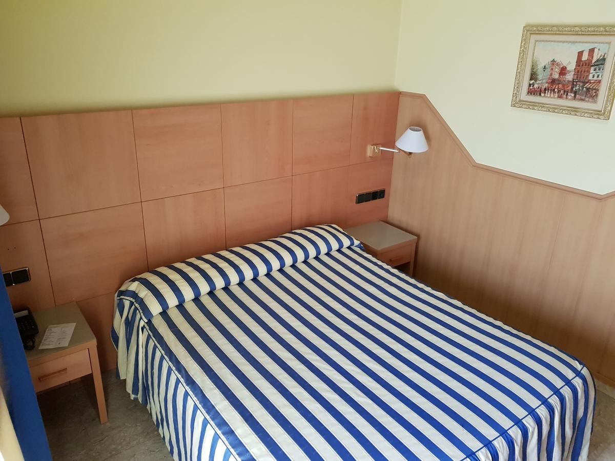 Hostal Milenium Els Monjos Exteriér fotografie